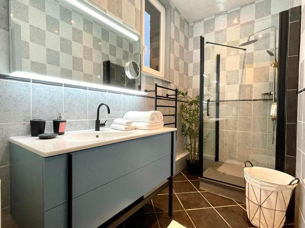 Suites Mana - La Perle Des Isles , Superbe Maison Art Deco Avec Balneotherapie เรเธล ภายนอก รูปภาพ