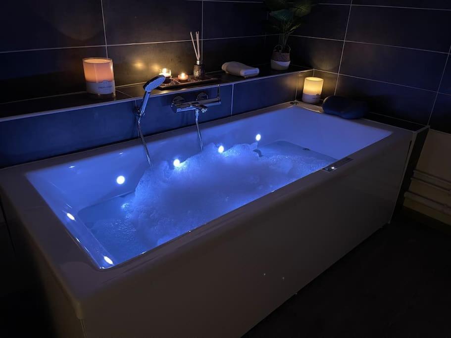 Suites Mana - La Perle Des Isles , Superbe Maison Art Deco Avec Balneotherapie เรเธล ภายนอก รูปภาพ